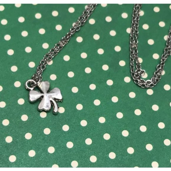 Petite 🍀 Clover Shamrock Good Luck Charm - Picture 7 of 9